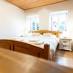 Charmantes Haus In Wlan Smart Parken Tatil Evi Quiddelbach
